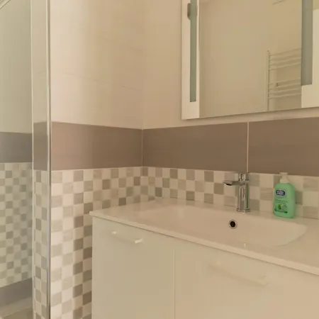 Smart Ingresso Privato, Wifi, Parcheggio & Self Check-in Apartamento *