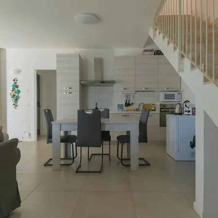 Appartamento Smart Ingresso Privato, Wifi, Parcheggio&self Check-in *