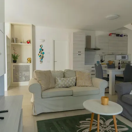 Appartamento Smart Ingresso Privato, Wifi, Parcheggio&self Check-in *